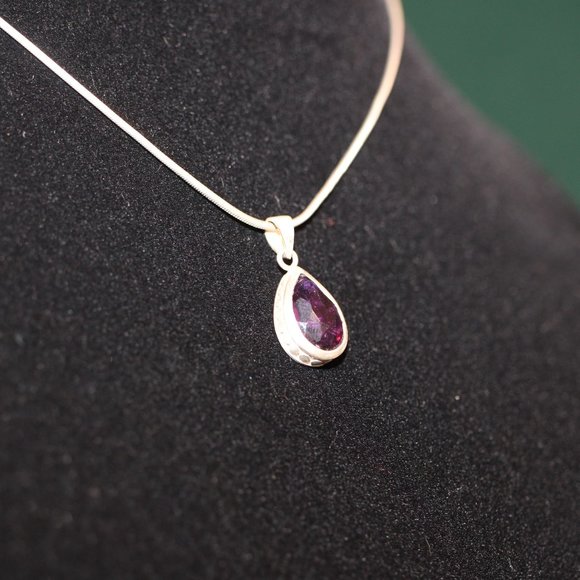 Sterling Silver Necklace with amethyst pendant - Picture 9 of 9